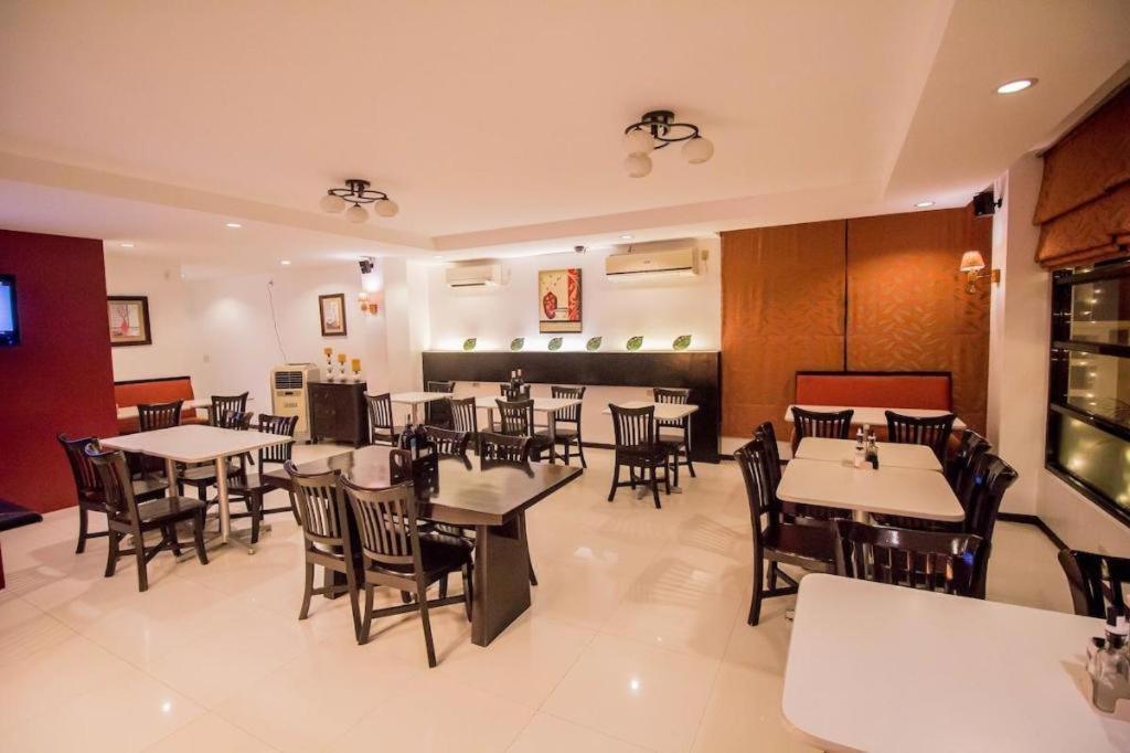 The Red Palm Suites And Restaurant Butuan City Exterior foto