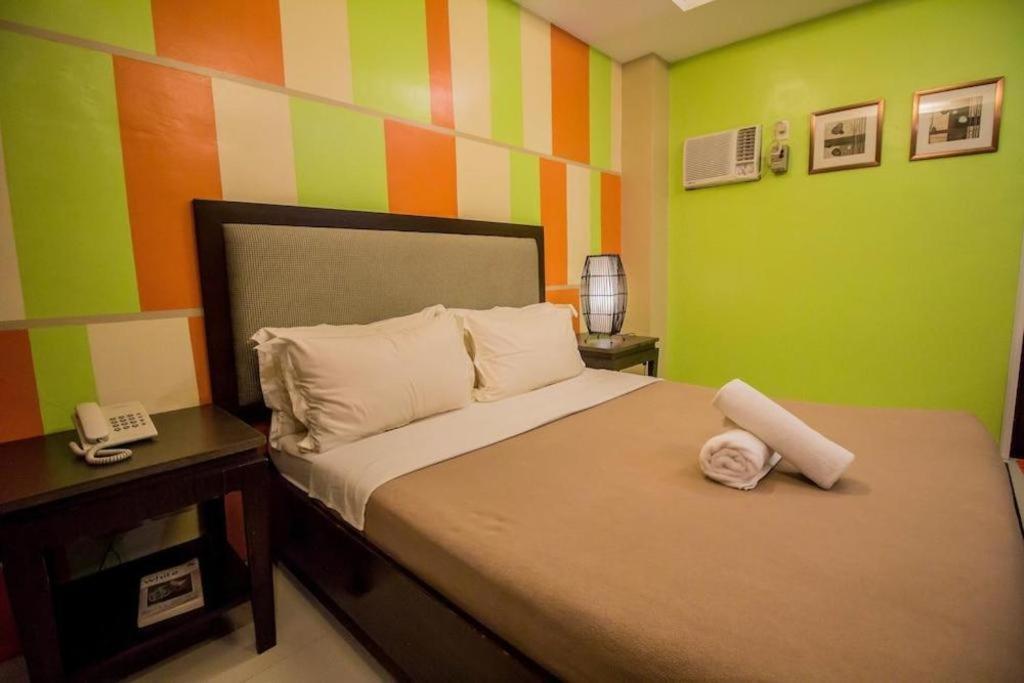 The Red Palm Suites And Restaurant Butuan City Exterior foto