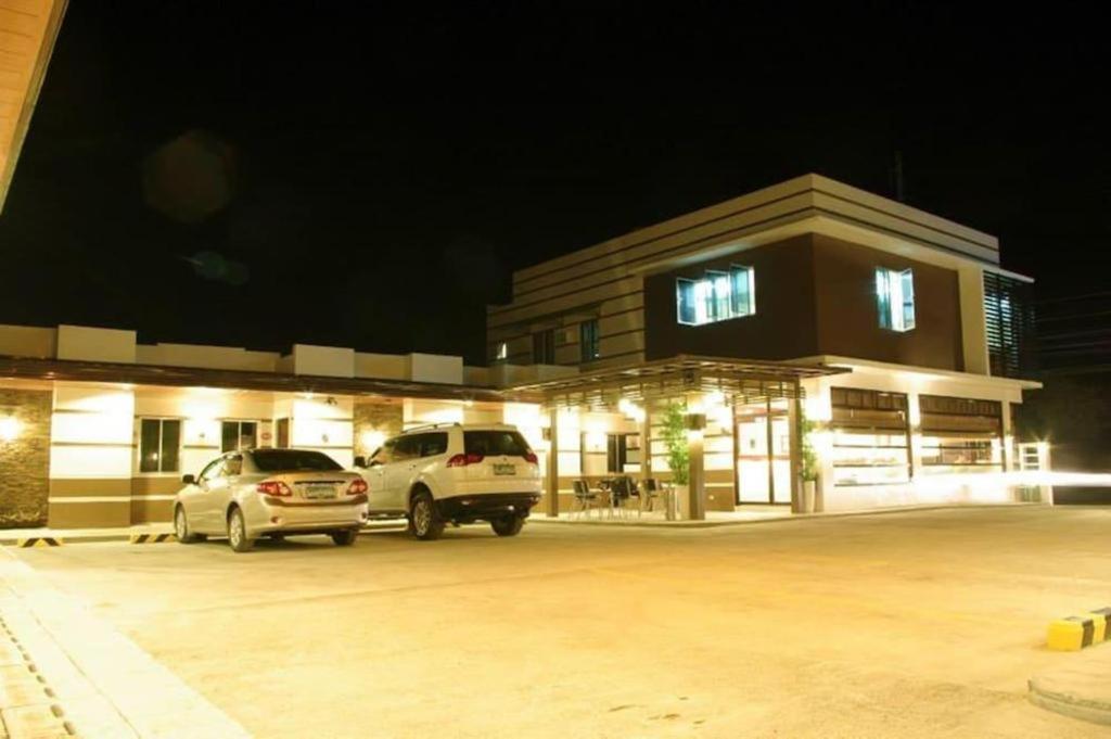 The Red Palm Suites And Restaurant Butuan City Exterior foto