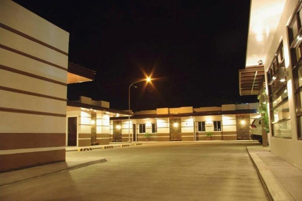 The Red Palm Suites And Restaurant Butuan City Exterior foto
