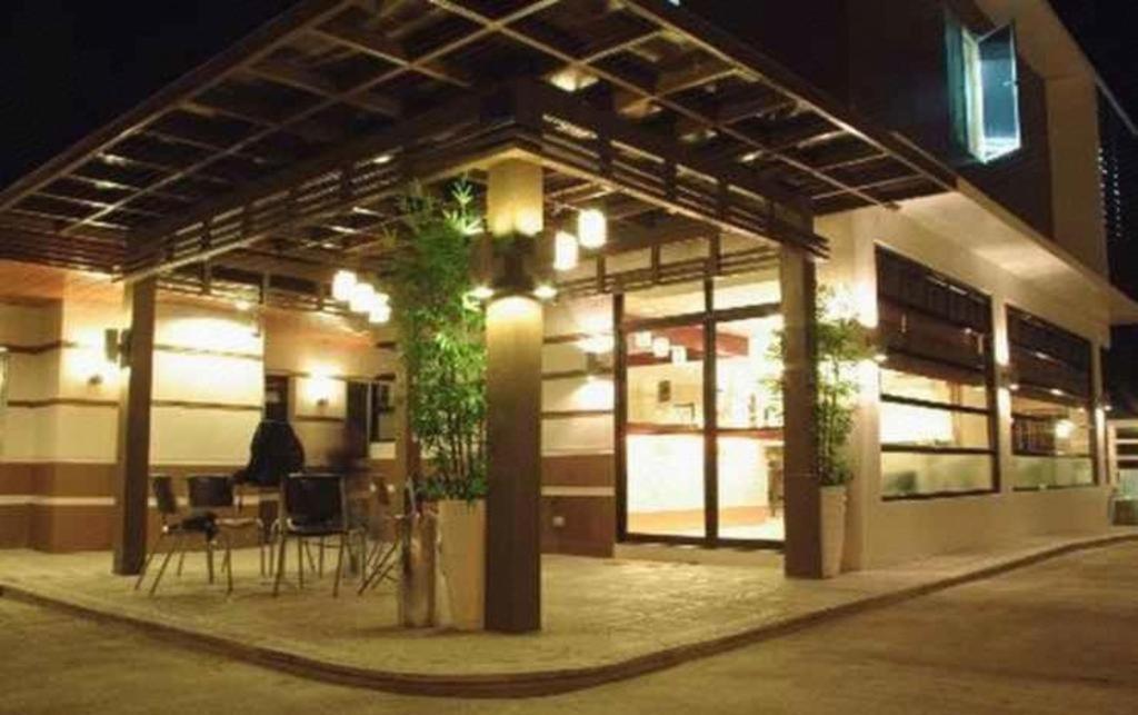 The Red Palm Suites And Restaurant Butuan City Exterior foto